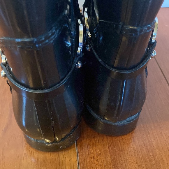 Michael Kors black tall rain snow boots harness w/ silvertone logo sz 8 - Picture 7 of 12